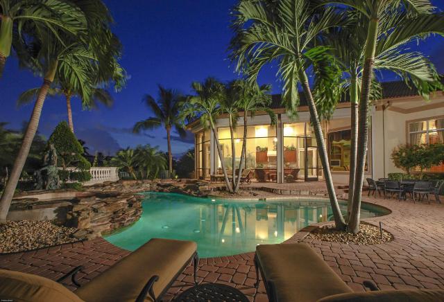 Luxury Jupiter Pools and Outdoor Spaces